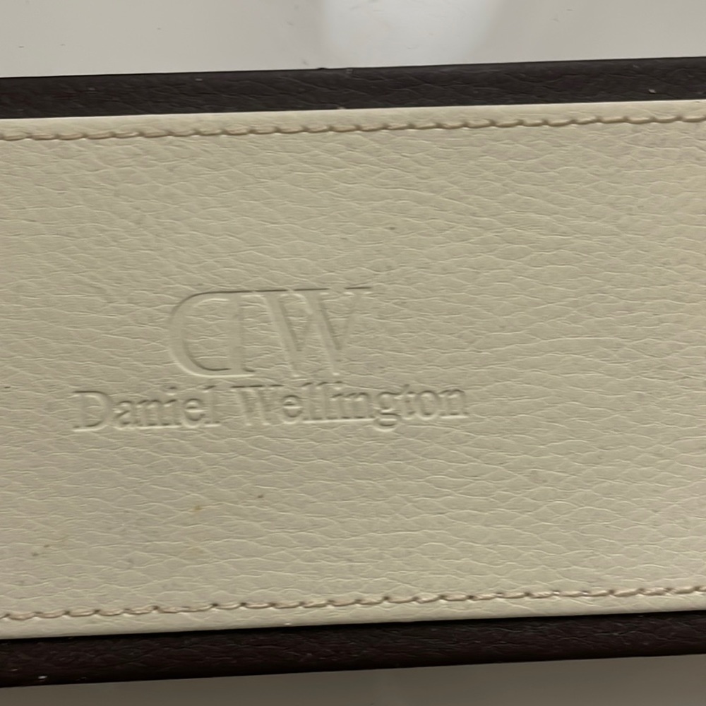 Daniel Wellington watch box